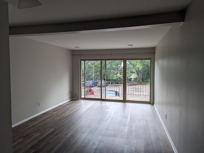 Building Photo - 734 W Kilgore Rd