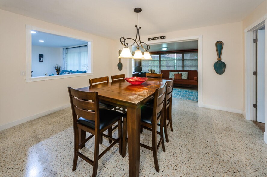 Building Photo - 245 Bel Forest Dr