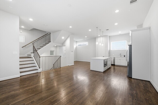 Building Photo - 1225 Bonner St