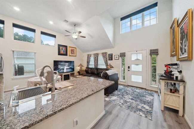 Building Photo - 257 N Lynx Trail