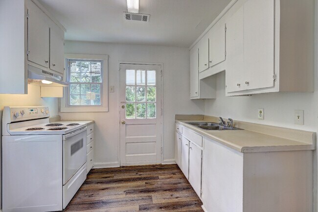 Building Photo - 2752 Alden St