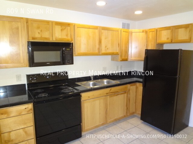 Building Photo - 809 N Swan Rd