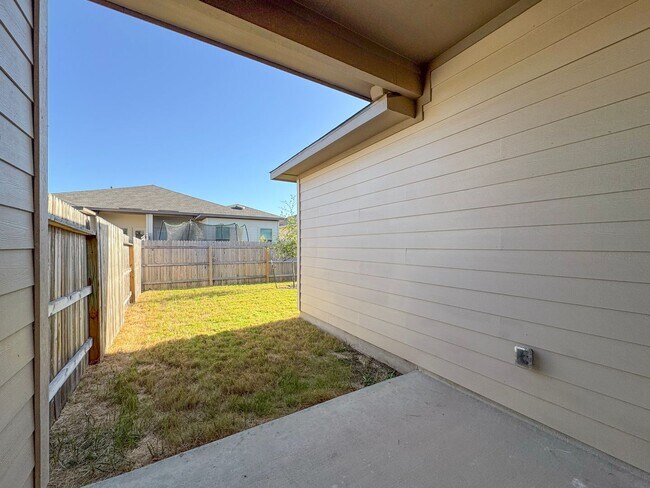 Building Photo - 9306