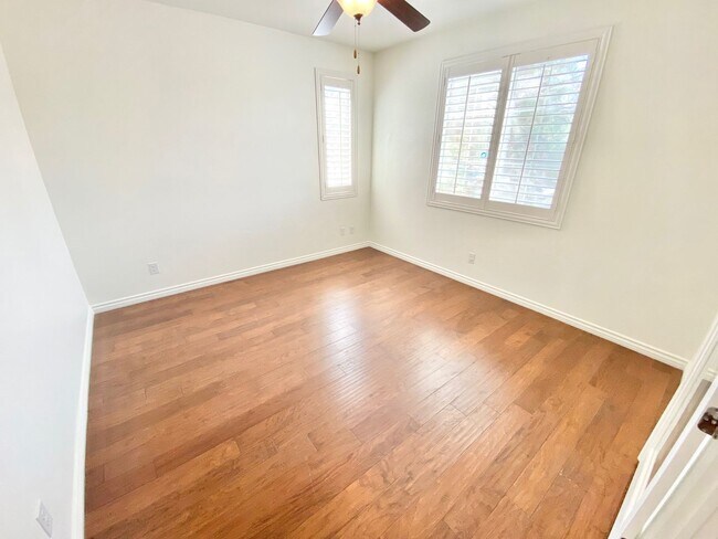 Building Photo - Inviting home with relaxing backyard spa in desirable Henderson location