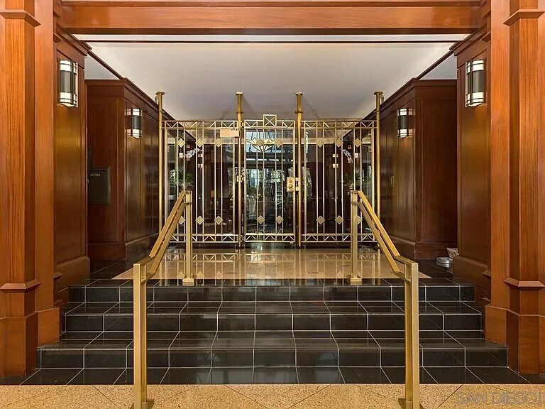 Secured Entry A - 500 W Harbor Dr