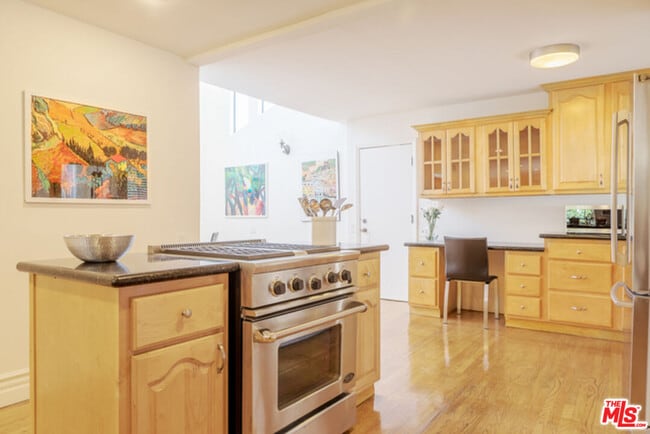 Building Photo - 110 N Barrington Ave