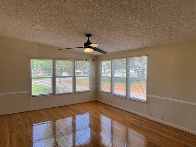 Building Photo - Three Bedroom Doublewide in Claremont