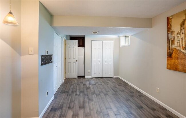 Building Photo - 1421 Sandstone Dr