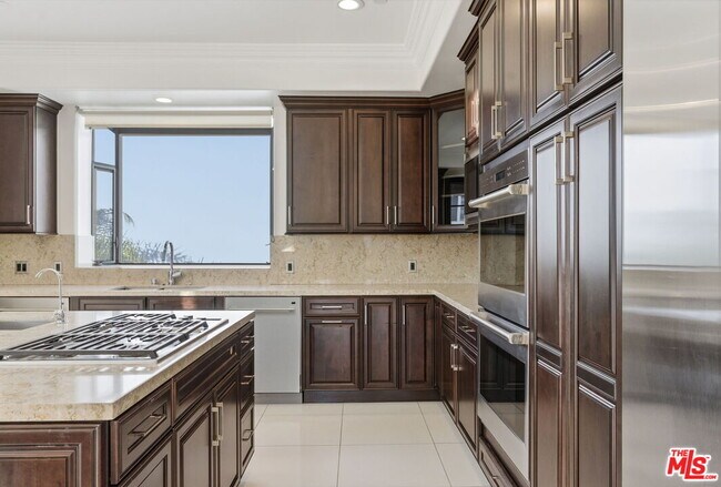 Building Photo - 462 S Maple Dr