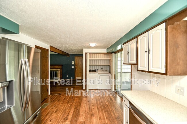 Building Photo - 1280 Linwood Ave SW