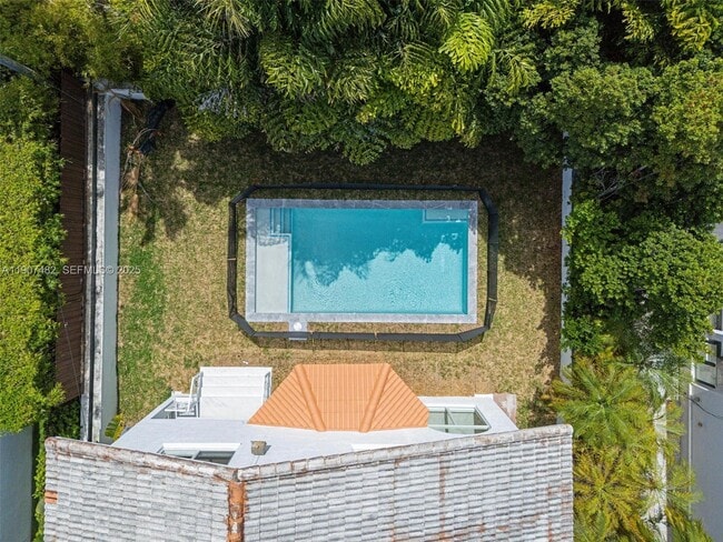 Building Photo - 242 Palm Ave