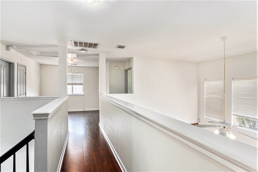 Building Photo - 2635 Lakehills