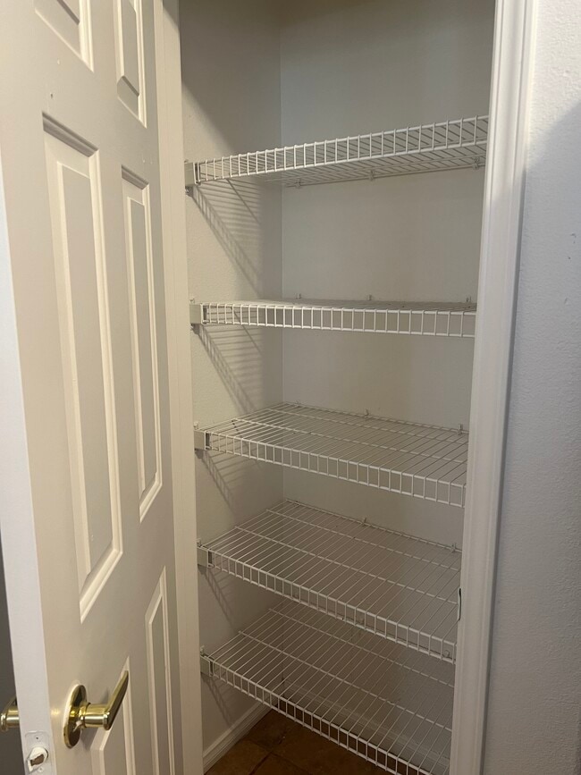 Building Photo - 8555 W Russell Rd