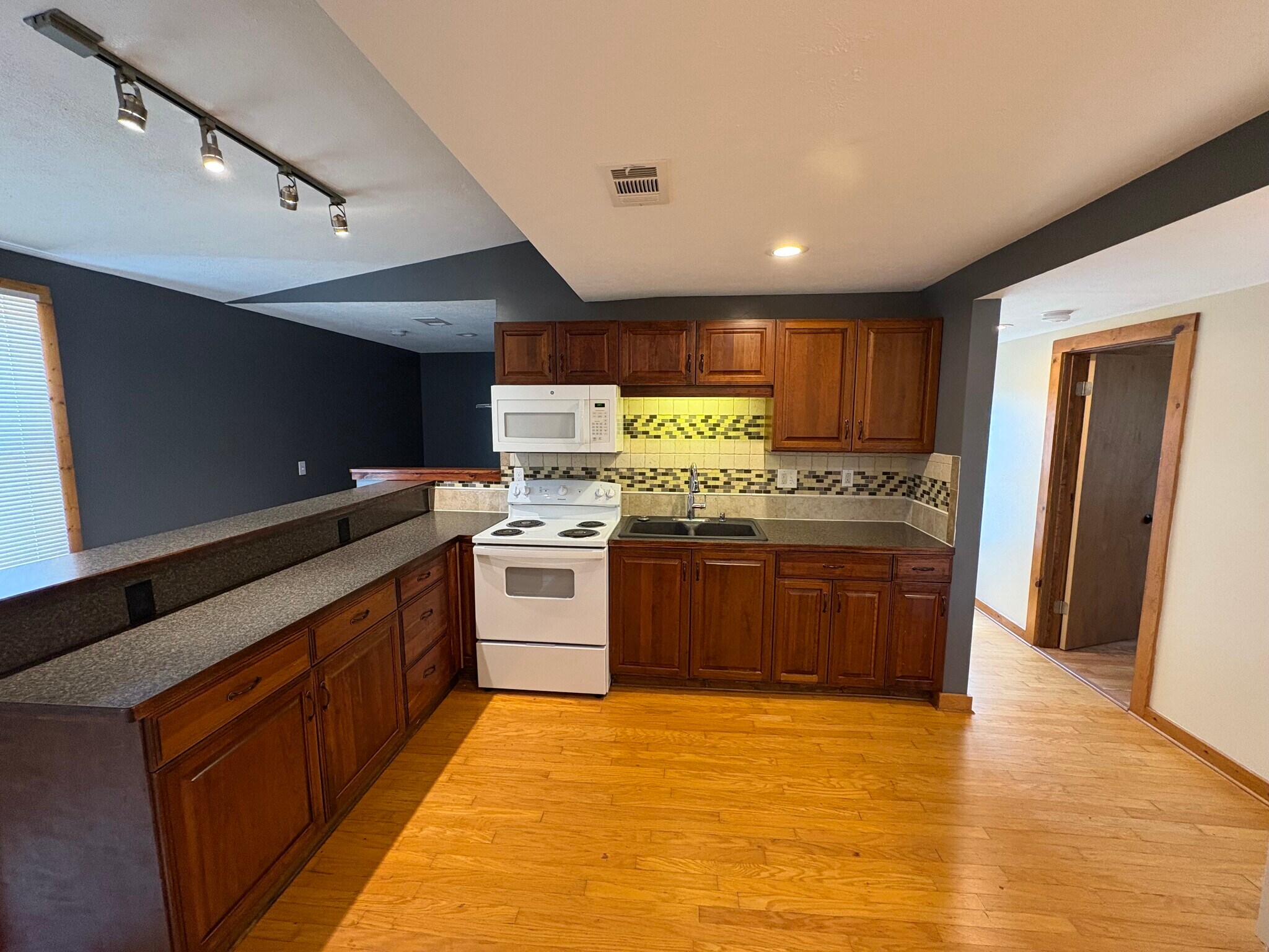 Building Photo - 1060 3rd St NW
