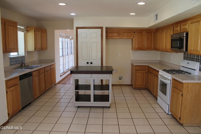 Building Photo - 4113 Loma Rosada Dr