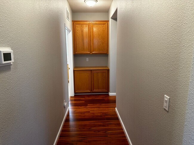 Building Photo - 575 Quindell Way