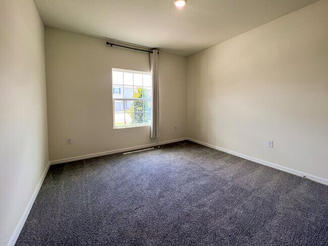 Building Photo - 1315 NW 132nd Cir