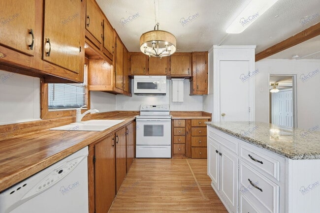 Building Photo - 1309 Oakridge Rd