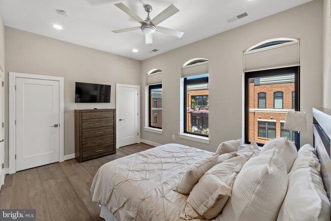 Building Photo - 5 Stationmaster St SE