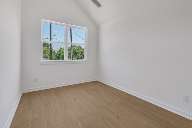 Building Photo - 3620 Sauer St