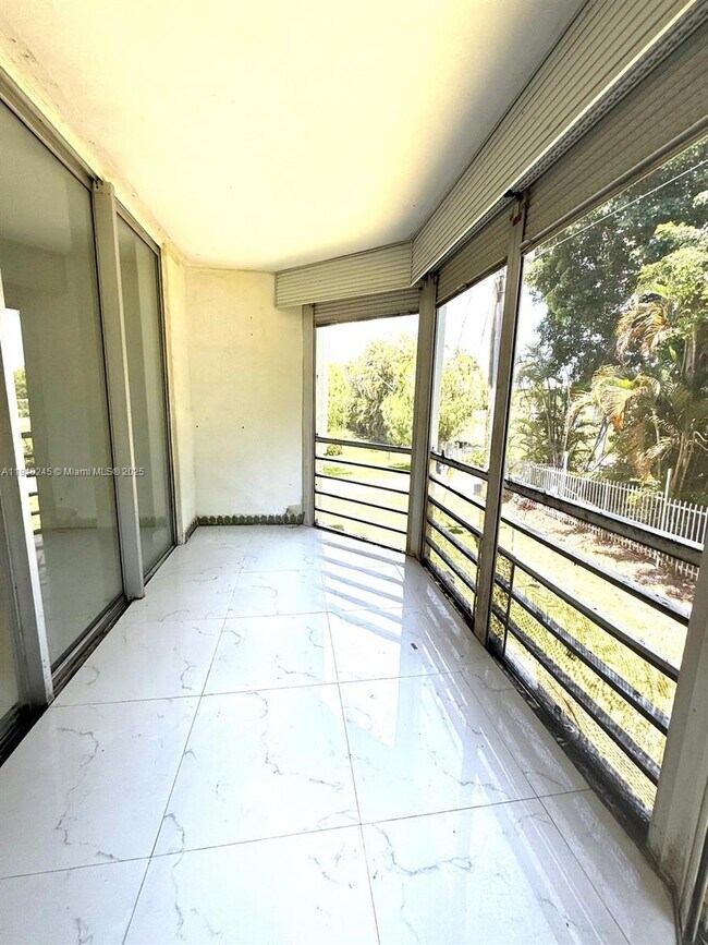 Building Photo - 1401 NE 191st St