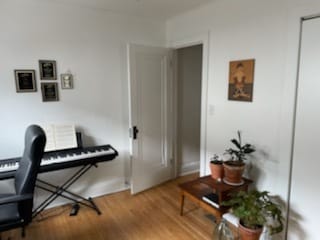 Second bedroom - 203 E Diamond Lake Rd