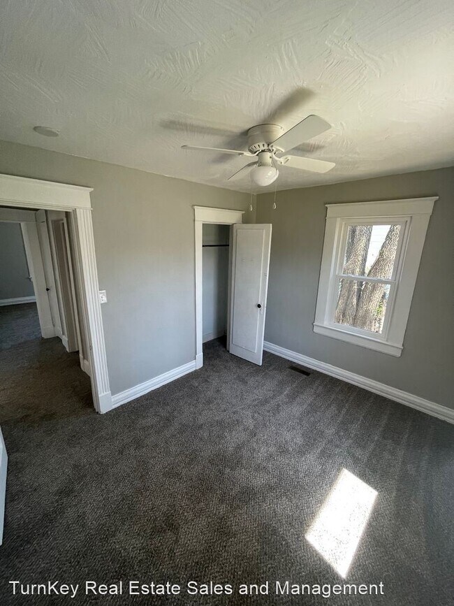 Building Photo - 2 br, 1 bath House - 920 W Central Street