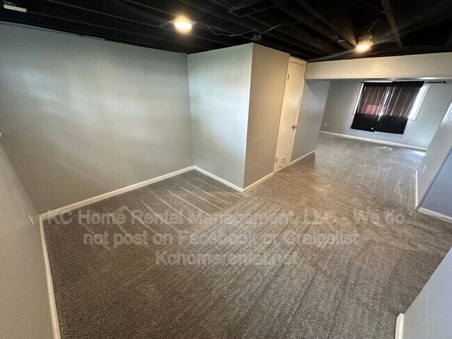 Building Photo - 710 NW Mock Ave