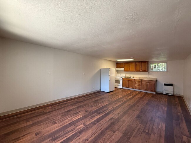 Building Photo - 124 E Sunset Ave