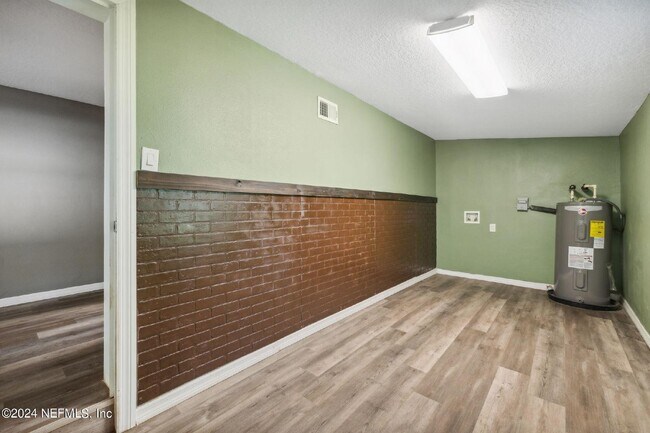 Building Photo - 3Bd Rental Available, Minutes from San Marco!