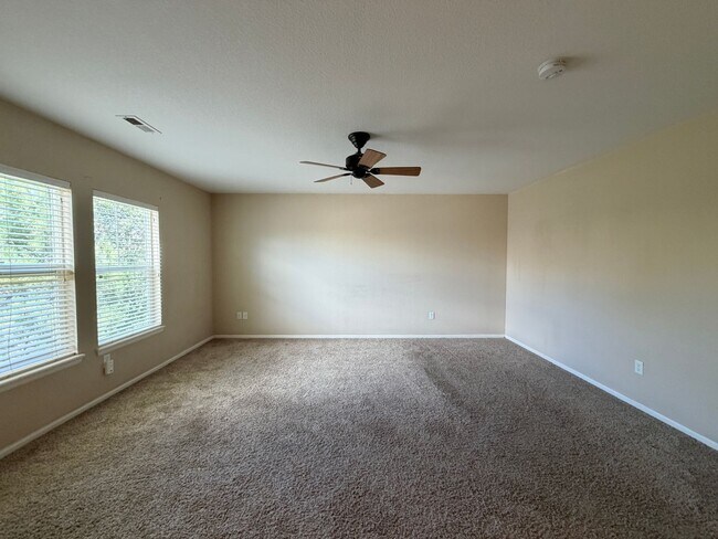 Building Photo - Bright Open-Concept Condo with 1-Car Garage in Prime Commuter Location