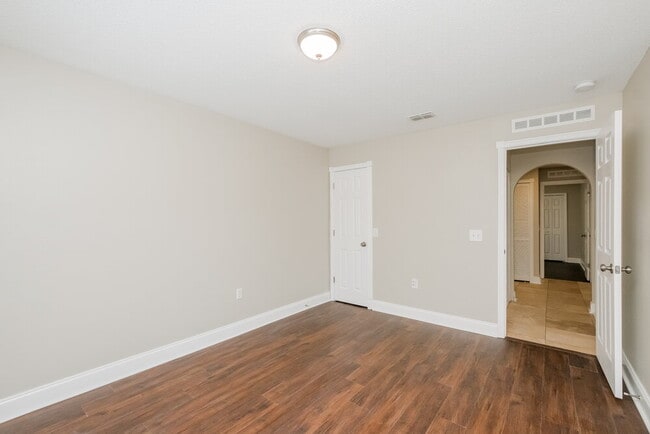 Building Photo - 1018 Brenton Leaf Dr