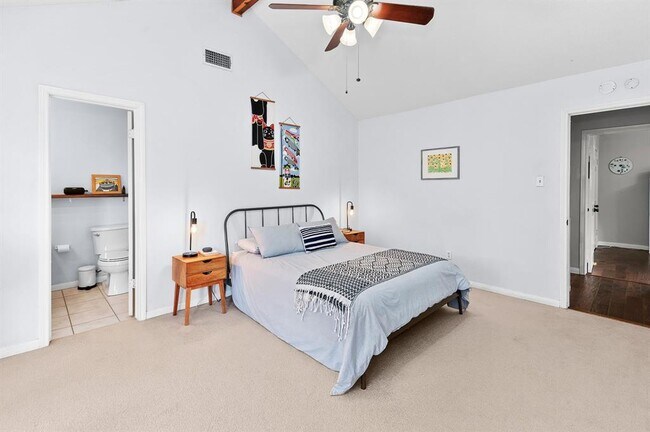 Building Photo - 11006 Yucca Dr