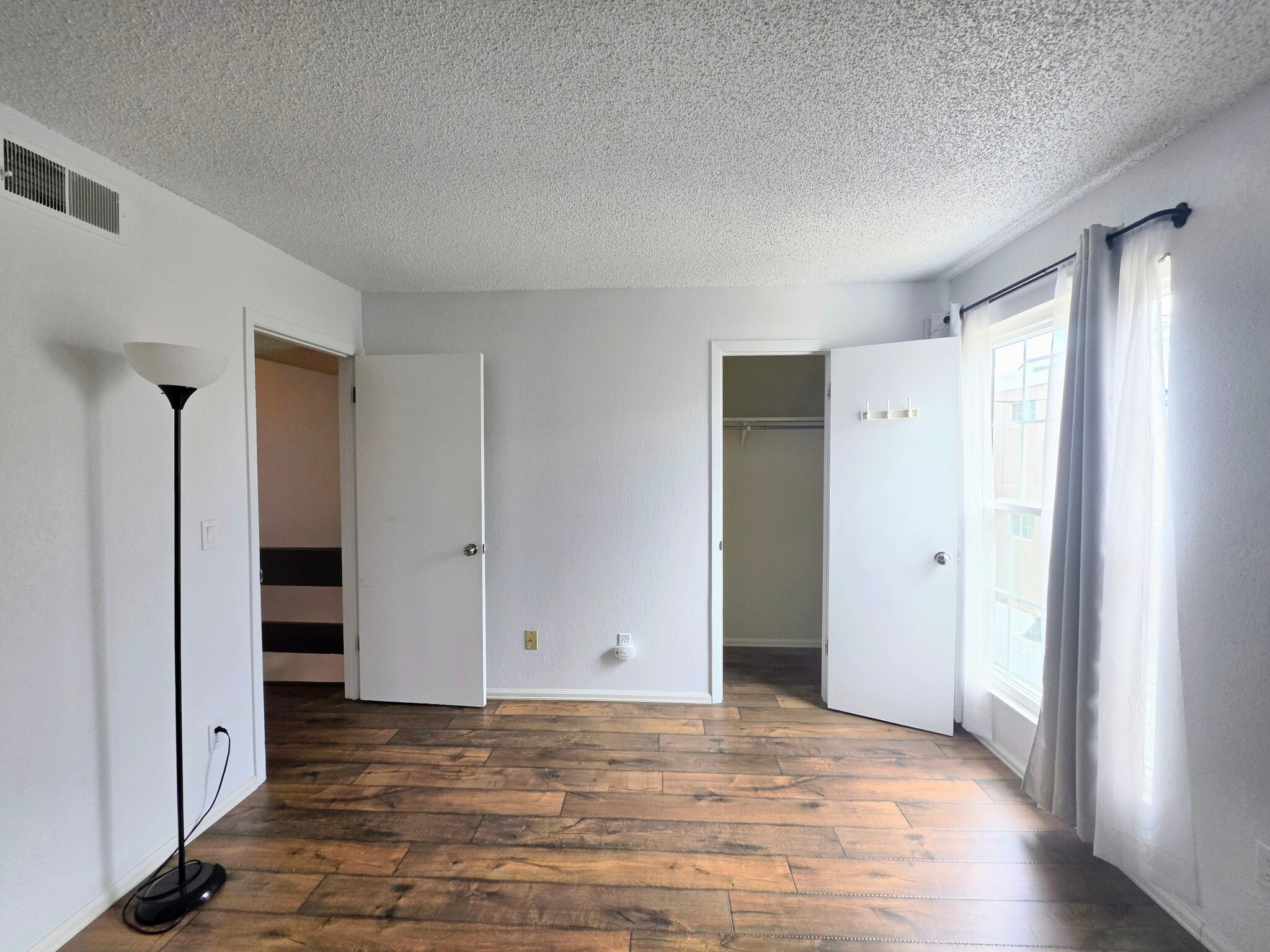 Building Photo - 3110 Van Teylingen Dr