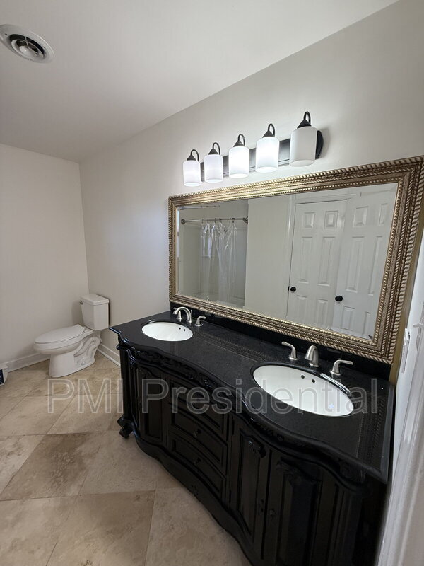 Building Photo - 15900 Beach Rd