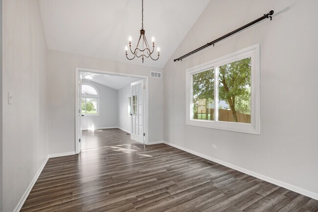 Building Photo - 615 Chester Ct E