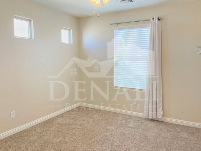 Building Photo - 7826 S Peppertree Dr