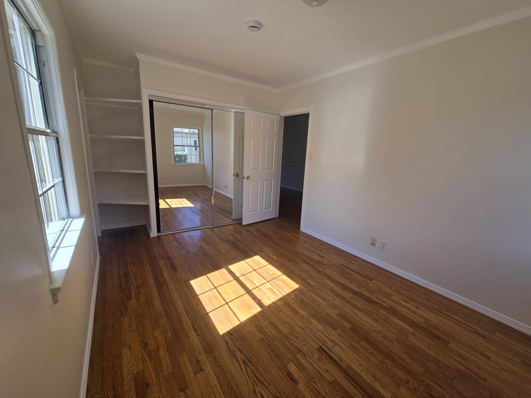 Back Bedroom - 13644 Leadwell St