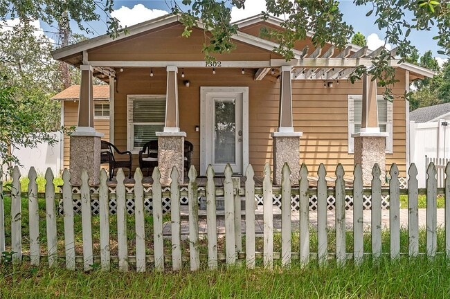 Building Photo - 1302 E Louisiana Ave