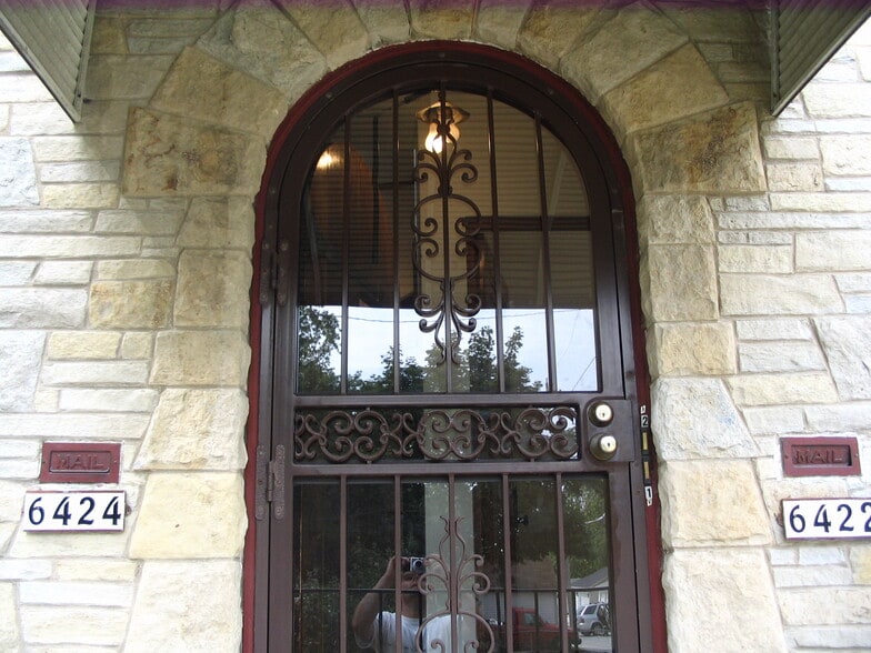 Building Photo - 6424 W Wright St