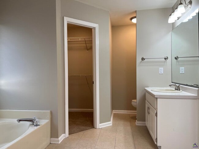 Building Photo - 203 Bryson Way