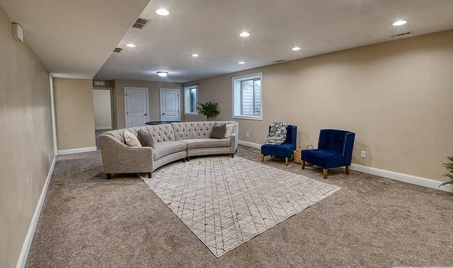 Building Photo - 5 Bed 3 Bath Home in Idaho Falls