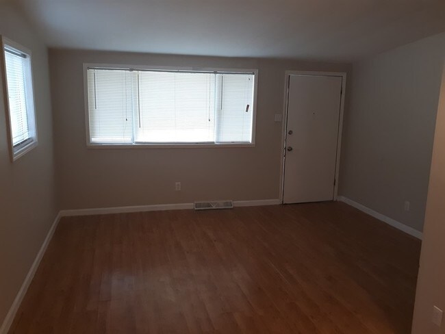 Building Photo - 801 Thomas Ave