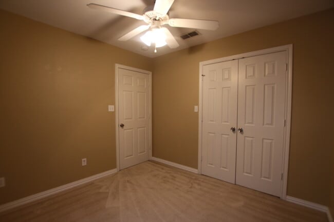 Building Photo - Lease Takeover Opportunity Available! 3 Bedroom Home in Flint!