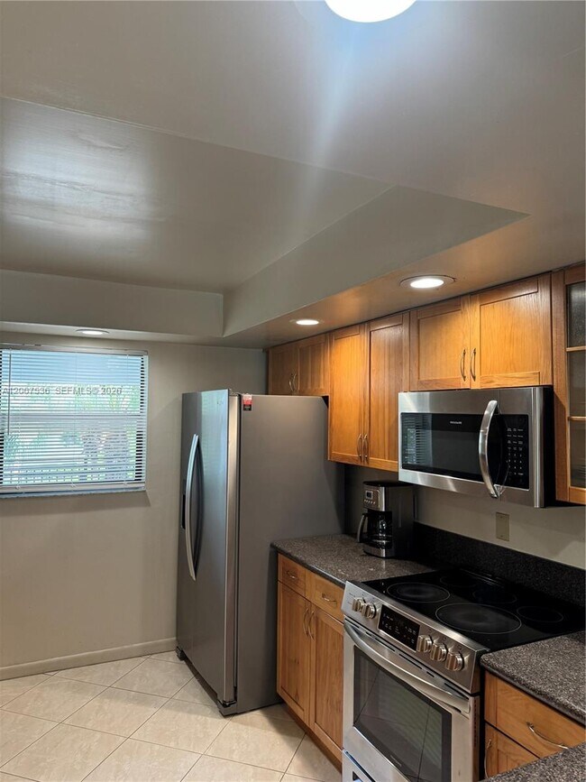 Building Photo - 16141 Blatt Blvd