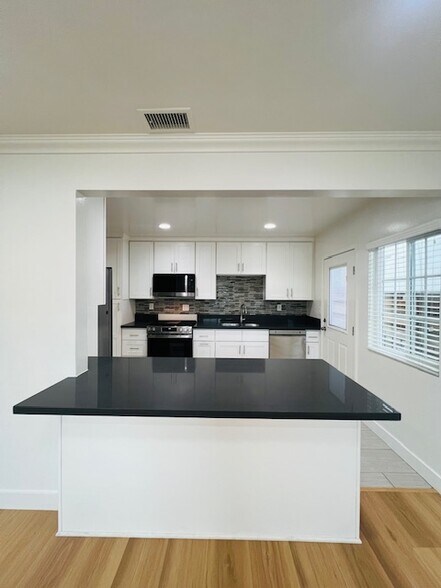 Building Photo - 574 2nd St