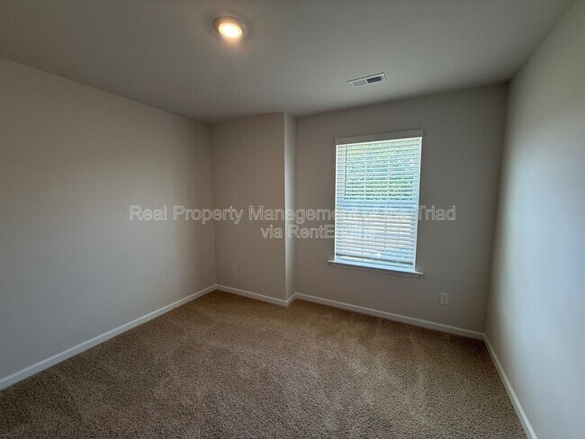 Building Photo - 1112 Broholmer Ln