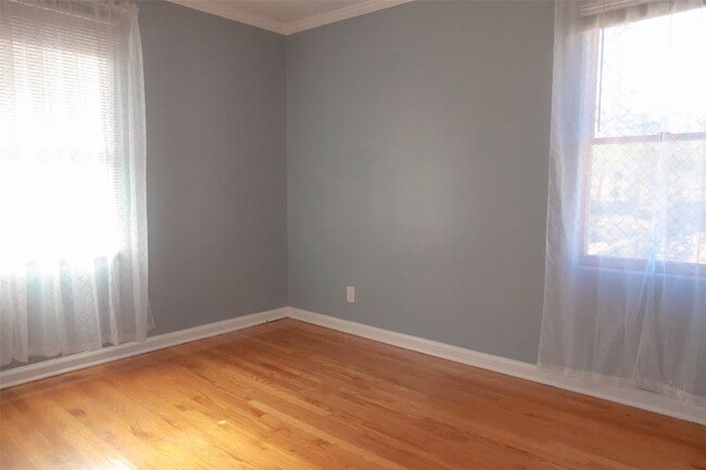 Building Photo - 2627 Louis Ave