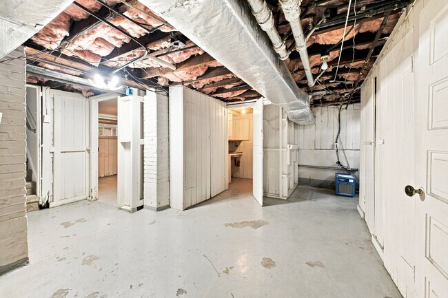 Building Photo - 734 Shirley Ave