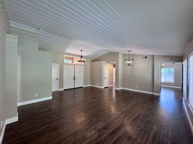 Building Photo - Available for LEASE! 3 bedroom 2 bathroom ...